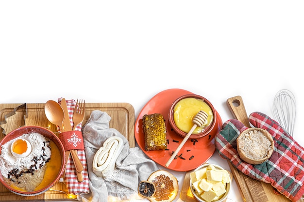 Stół z przygotowanym jedzeniem